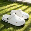 Novos Crocs de Estilo Outdoor 2026 com Solado Grosso e Furos para Homens, Antiodor, Antiderrapante, Material EVA Super Macio, Meia-Sapatilha Fechada