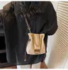 Bolso bandolera de gran capacidad, moda de nicho, versátil bolso cubo con cadena, bolso de hombro simple, bolso casual elegante para el día a día, moderno