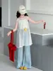 Conjunto de Capas Estilo Coreano para Niñas 2026 Verano Nuevo Estilo para Niños Mayores, Incluye una Camisola, un Cubre-Traje de Encaje y Pantalones Acampanados Conjunto de Verano de Tres Piezas