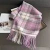 Bufanda Cálida de Moda a Cuadros Otoño e Invierno Chal para Mujer Versátil Ropa de Trabajo Hilo de Aro con Borlas Bufanda de Imitación Cachemir