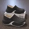 Pantuflas de algodón impermeables para hombre, con suela gruesa de EVA, forro de felpa, diseño antideslizante y construcción duradera, adecuadas para usar en interiores y exteriores, y que proporcionan calidez