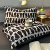 Atacado transfronteiriço de novos conjuntos de lençóis com estampas minimalistas de tema escuro em fio puffy (quarteto)