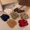 Pantuflas de mujer de estilo francés con suela plana y forro de pelo, nuevas zapatillas de algodón de lujo de alta gama para otoño e invierno 2026, ideales para el hogar y el exterior.