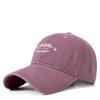 Moda de primavera y verano retro letra bordada color sólido simple personalidad gorra con visera curva gorra de béisbol de copa blanda para hombres y mujeres