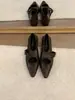 Primer Encuentro Zapatos de Cuero Pequeños para Mujer Mary Jane Puntiagudos con Aumento de Altura Estacional, Hebilla Dorada para Cinturón, Zapatos de Salón Individuales Estilo Retro Francés