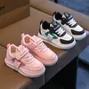 Zapatos deportivos de cuero impermeables para niños para otoño e invierno con suelas suaves y características antideslizantes, adecuados para niños mayores, zapatillas casuales, disponibles para dropshipping