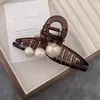 Presilha Elegante Elegante de Pérola Média Placa de Cabelo Pinça Tubarão Grampo de Cabelo Feminino 2024 Novo Estilo Parte de Trás da Cabeça Acessórios de Cabelo de Alta Qualidade