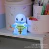 Linda Mascota Pikachu Luz Nocturna Creativa Mesita de Noche Dormitorio Sala de Estar Lámpara de Mesa Pequeña Estudiante Femenina Linda Luz Nocturna 3D Variedad