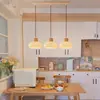 Lámpara de araña estilo medieval para restaurante, tres cabezales, simple, moderna, creativa, estilo crema, nórdica, mesa de comedor de madera maciza, barra, lámpara de araña estilo japonés