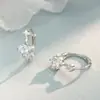 Pendientes Góticos Japoneses y Coreanos de Plata S925 para un Nicho con un Toque de Alta Gama, Diseño Sencillo de Aro y Adornos de Circonita Blanca