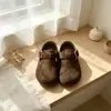Zapatos pequeños de cuero estilo bosque, modernos zapatos Birkenstock, para niños, retro, suela suave, antideslizantes, con velcro, versátiles, modernos, zapatos de conducción para niños