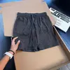 Shorts de Malha com Corte Diagonal Estilo Old Money Masculino Verão Peça de Outerwear Design Sense Calças com Patchwork de Xadrez Bermuda Casual Esportiva