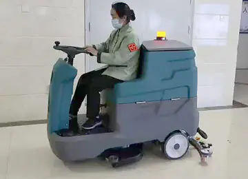 室内驾驶洗地车1
