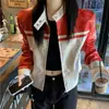 Chaqueta Corta de Cuero Sintético para Mujer, Estilo Urbano de Motociclista, Bloques de Color, Letras, Botones, Cremallera, Chaqueta de Béisbol Ajustada para Primavera y Otoño