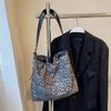 Bolso de ante con estampado de leopardo para mujer, bandolera de hombro de gran capacidad, portátil, para llevar debajo del brazo, otoño de 2025
