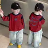 Camiseta de manga larga para niño, nuevo estilo primavera y otoño, casual y versátil, con cuello redondo estiloso, bloques de color, camiseta básica moderna para niños mayores