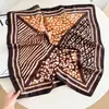 Bufanda de Seda Elegante con Estampado de Leopardo Europeo y Americano, Bufanda de Cuello Rayada de Lujo Ligero, Pañuelo Cuadrado Pequeño para Mujer 70cm, Chal Bufanda de Moda de Seda Artificial