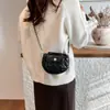 Bolsa de Luna Estilo Coreano de Lujo Ligero al por Mayor para Mujer 2025 Invierno Nuevo Bolso de Hombro de Cadena a Cuadros Bolso Cruzado de Alta Calidad