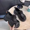 2026 Novos Sapatos Plataforma Retrô Estilo Britânico Marrons de Solado Grosso para Mulheres Meninas Baixas Alta Visibilidade Bico Redondo Cadarço Superfície Macia Aumentadores de Altura