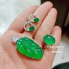 Colgante de hoja de calcedonia verde emperador ágata jade anillo aretes juego de tres piezas joyería rama dorada hoja de jade regalo para mujer