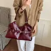 Bolso de Hombro Único de Cuero con Cera de Aceite Vintage con Cinturón, Nuevo Bolso para Viajes Diarios, Bolso Cruzado Decorativo Versátil y de Moda para Mujer 2026