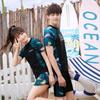 2025 Novo Maiô Dividido da Coreia do Sul Saia Esportiva Proteção Solar Calções de Banho de Cinco Pontos Masculinos Maiô de Manga Curta Traje de Casal