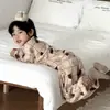 Nuevo Conjunto de Pijama Infantil Otoño/Invierno 2026 Niños Niñas Terciopelo de Nieve Ropa de Casa Plus Terciopelo Engrosado Traje de Terciopelo de Una Pieza