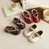 Elegantes zapatitos de piel para niñas, nuevos zapatos infantiles para primavera y otoño 2026, zapatos de princesa de suela blanda, mocasines para bebé niña, zapatos de un solo uso