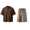 O popular conjunto de linho e algodão inclui uma blusa e calças que podem ser usadas separadamente