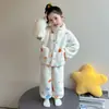 Pijama de otoño e invierno para niños, conjunto de franela para niñas, nueva colección de invierno 2026, ropa de estar con capucha de vellón de coral para bebé