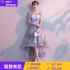 Vestido de Gala para Banquete Feminino 2026 Primavera Novo Estilo Curto na Frente Longo Atrás Elegante Vestido de Anfitriã Estudante Peça Única Atacado