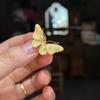 Broche requintado de pedra Hao borboleta dourada 2024 Novo design Nicho leve Luxo Simples Moda Retro Broche All-match
