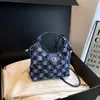 Bolso cruzado de hombro retro casual versátil 2025 nuevo modelo transfronterizo de alta gama para el trabajo simple de nicho de moda moderno