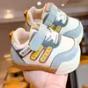 Zapatos para Niños Pequeños Primavera y Otoño Nuevas Llegadas Zapatos para Bebés Principiantes 2-3 Años Zapatos para Bebés Suela Suave Antideslizantes Zapatos de Una Sola Pieza Transpirables
