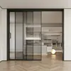 Puerta de cocina corredera de tres paneles puerta corredera sin rieles de aleación de aluminio puerta corredera de vidrio estilo nuevo puerta corredera de baño fija