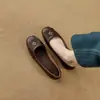 Zapatos Cuadrados de Piel Suave Vintage para Mujer 2026 Nuevo Estilo Otoño Camelia Poco Profundo Versátiles Franceses de Suela Suave para Ponerse Fácilmente