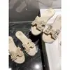 Sandálias Slip-On Estilo Fada para Mulheres, Nova Moda Verão 2026, Sandálias Planas Elegantes de Pérolas de Alta Qualidade