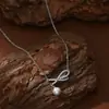 Corrente de Clavícula de Pérola Estilo Francês Retrô Nova para Outono e Inverno para Mulheres, Colar Único com Laço de Zircônia, Corrente de Pescoço Versátil