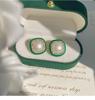 Pendientes geométricos exagerados retro con gotas de aceite verde, diamantes y perlas, pendientes cuadrados de moda europea y americana de Hong Kong, venta al por mayor.