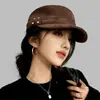 Sombrero ecuestre vintage de gamuza estilo coreano para mujer, primavera y otoño, versátil y elegante, con remaches, sombrero de copa plana, gorra de béisbol a la moda