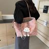 Bolsa de Grande Capacidade para Mulheres 2024 Novo Verão Moda Bolsa de Ombro Simples All-match Texturizado Viajante Estilo Ocidental Tote Bag
