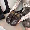 Sapatilhas Mary Jane de sola grossa com aumento de altura para mulheres, nova coleção outono 2026, mocassins versáteis, estilo britânico retrô, sapatos pequenos de couro