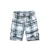 Shorts Masculino de Verão Xadrez Comprimento no Joelho Estilo Coreano Solto de Perna Reta Shorts para Homem Jovem Praia Surfe Shorts Respiráveis