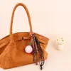 Pingente de Bolsa de Morango Tricotado à Mão Transfronteiriço Produto Acabado em Lã Pingente de Chaveiro de Girassol Tecido Pequeno Presente