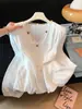 Camisa de Otoño 2026 Nueva con Cuello en V, Bordada a Mano, Adelgazante, Estilo Relajado de Vacaciones, Top Elegante para Mujer