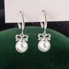 Brincos de Pérola com Laço Pequeno e Fragrante Verão Novo Luxo Acessível Brincos Elegantes Design Personalizado Joia de Orelha