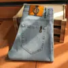 Jeans blancos de alta gama italianos para hombre, estilo de negocios, corte ajustado, pantalones largos elásticos, modelo fino de seda helada para el verano 2026