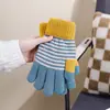 Guantes de pantalla táctil estilo coreano para Otoño e Invierno, guantes retro versátiles para mujer, guantes de punto de cinco dedos con contraste de color para estudiante, guantes gruesos de ciclismo para pareja