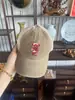 Gorra de Béisbol Perro Rojo Pequeño con Gesto de Dedos Medios, Nuevo Estilo Gorra Perro Rojo Pequeño, Gorra de Béisbol Versátil