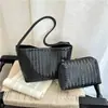 Bolso tote de estilo retro, moderno y casual, nueva colección 2026, versátil bolso de hombro y bolso tipo cubo para llevar debajo del brazo